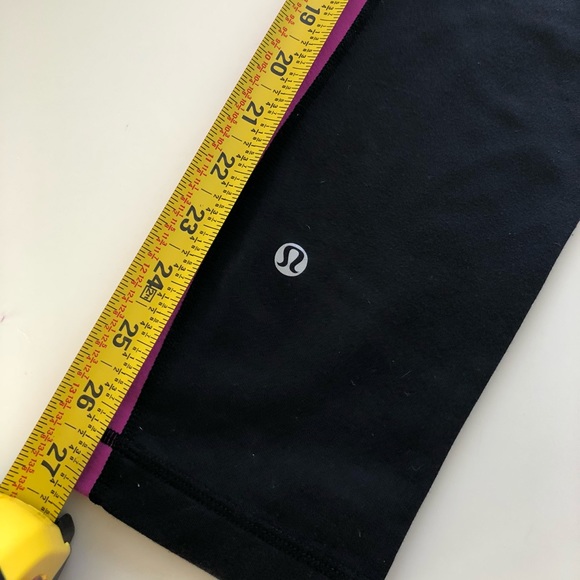 HOST PICK 🔥🔥🔥🔥🔥🔥Lululemon Black and Pink Capri Pants Size 6 - Picture 5 of 8